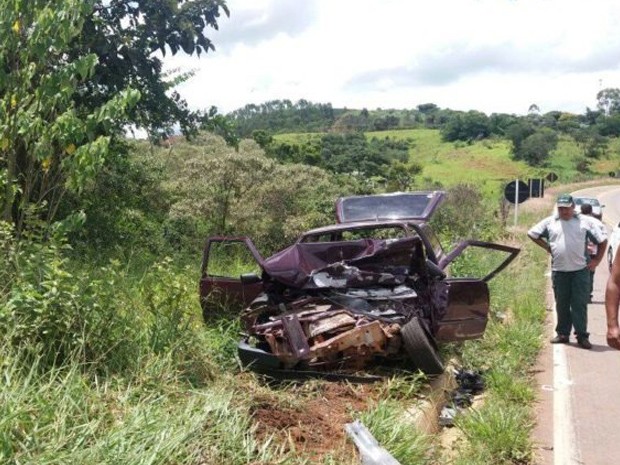 Colisão foi no fim da tarde deste sábado (14) entre Boa Esperança (MG) e Ilicínea (MG) (Foto: Polícia Militar Rodoviária)