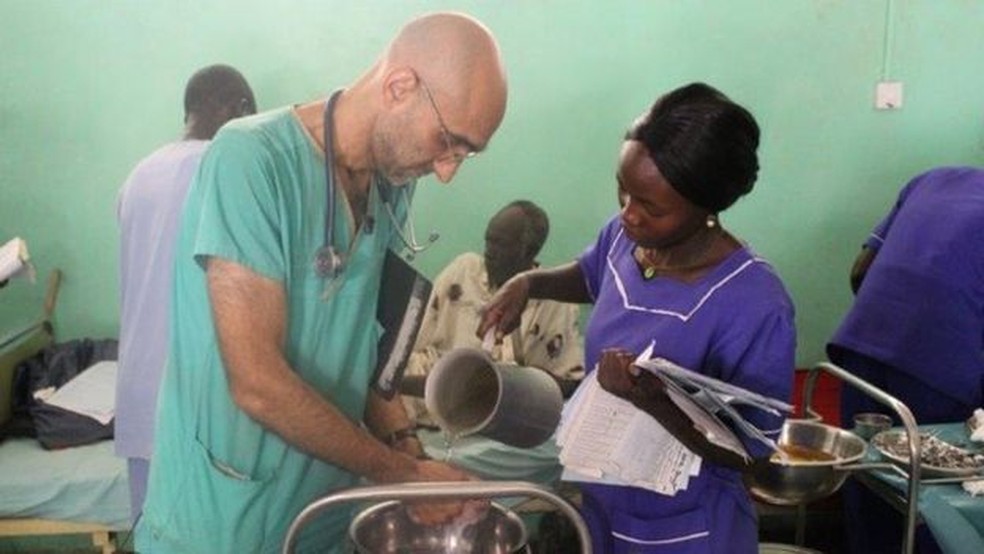Médico americano descreve dias difíceis no Sudão, mas diz que 'coisas simples' o faziam resistir  (Foto: Divulgação/ BBC)