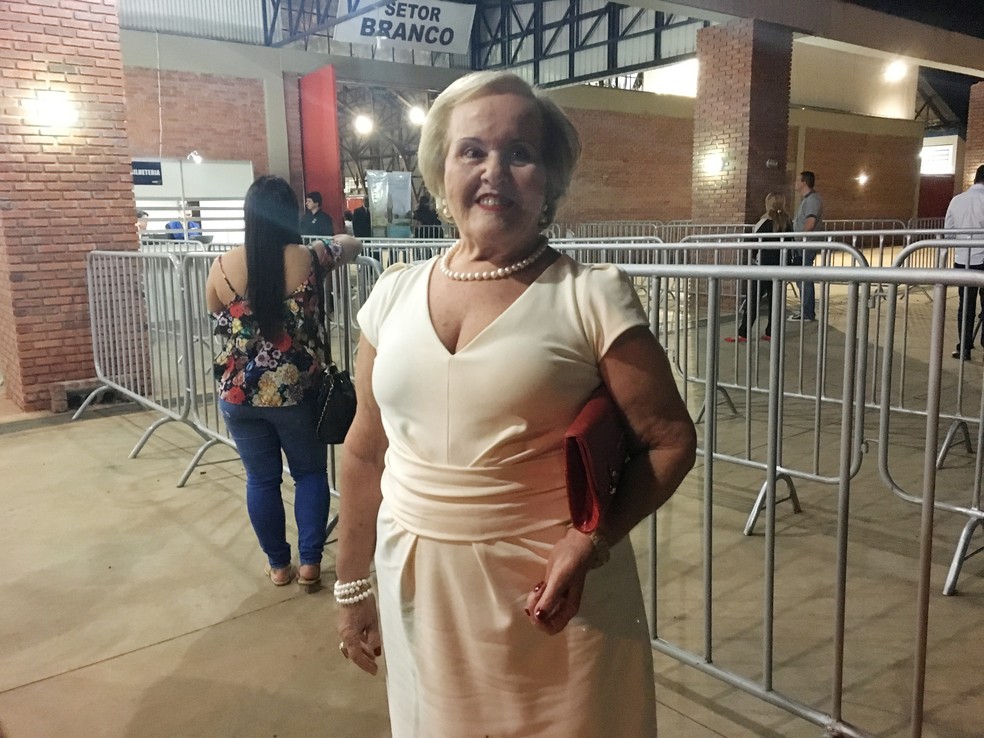 Lúcia Alessi, de 71 anos, ganhou o ingresso do show de presente de aniversário (Foto: Heloise Hamada/G1)