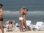 Giba beija muito em dia de praia no Rio de Janeiro