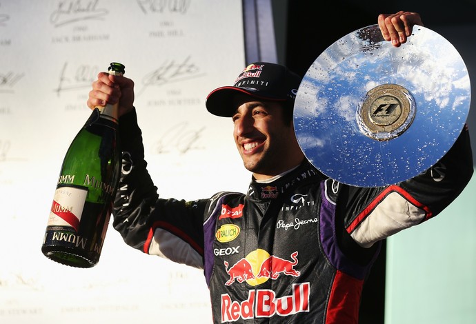 Farsa? Sempre sorridente, Daniel Ricciardo não economizou na comemoração pelo segundo lugar em Melbourne (Foto: Getty Images)