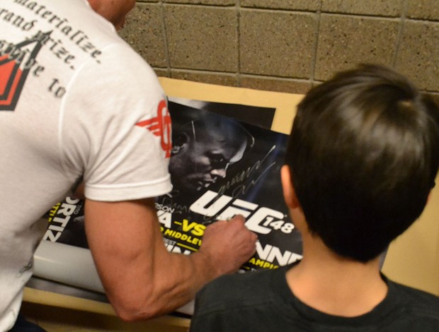 UFC, autografos Chael Sonnen (Foto: Adriano Caldas / Globoesporte.com)