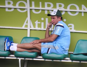 Cuca testa time do Palmeiras com novas mudanças e mantém mistério