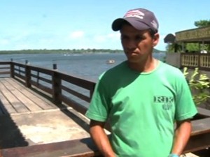 Piloto da embarcação lamentou acidente (Foto: Reprodução / TV Tribuna)