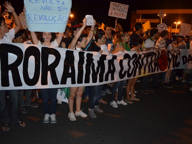 Manifestação em Roraima tem ato contra a PEC 37 (Foto: Marcelo Marques/G1)