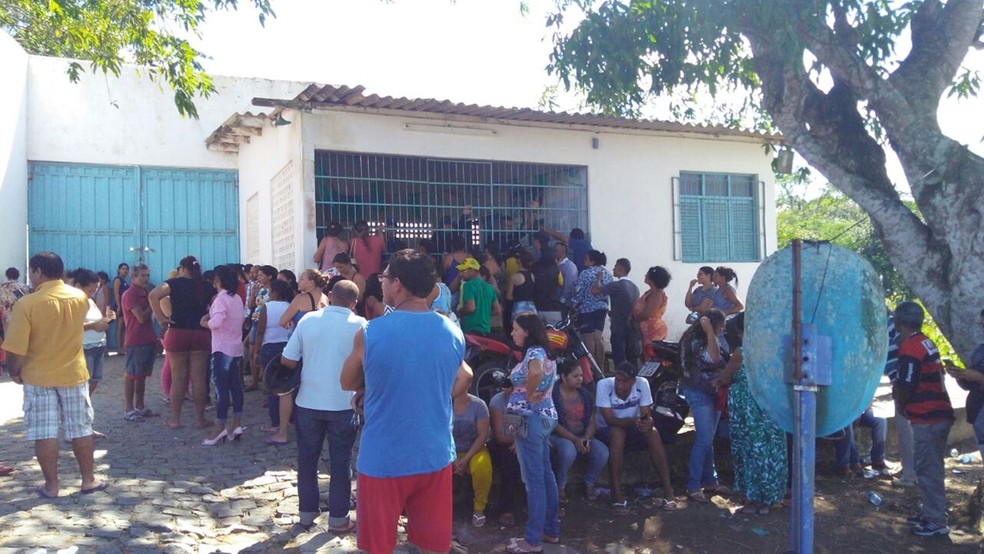 Fuga em massa e rebelião aconteceram no Lar do Garoto, na Paraíba, na madrugada deste sábado (Foto: Waléria Assunção/TV Paraíba)