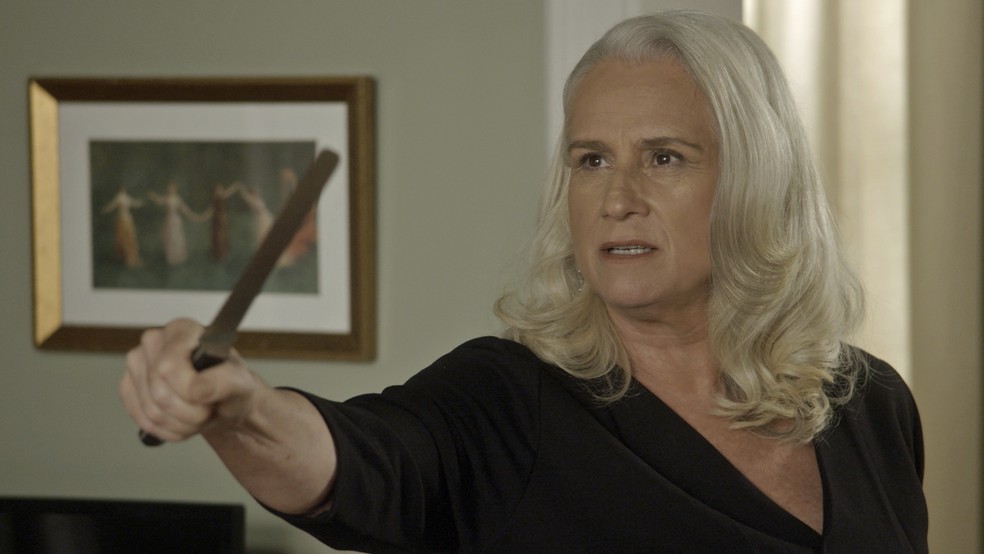 Mág ameaça Ciro com faca (Foto: TV Globo)