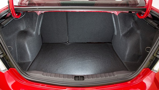 Chevrolet divulga porta-malas com capacidade para 500 l (Foto: Fabio Aro)