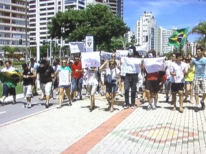 Manifesto em Florianópolis aderiu ato nacional (Foto: Reprodução RBS TV)