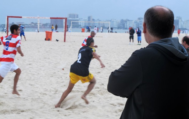 Maurício Assumpção futebol de areia Botafogo (Foto: Globoesporte.com) Maurício Assumpção futebol de areia Botafogo (Foto: Globoesporte.com)