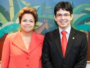 A presidente Dilma Rousseff e o senador Randolfe Rodrigues (PSOL-AP), no Planalto (Foto: Roberto Stuckert Filho/PR)