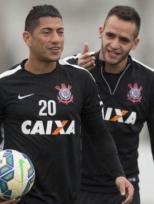 Ralf e Renato Augusto treino Corinthians (Foto: Daniel Augusto Jr/Ag. Corinthians)