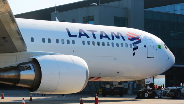Avião da Latam Airlines no Aeroporto Internacional de Guarulhos (GRU), em São Paulo (Foto: Marcio Jumpei/Latam)