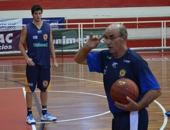 Edvar Simões treino Basquete (Foto: Filipe Rodrigues)