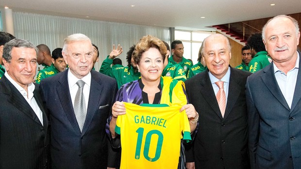 Seleção Brasileira com a Dilma (Foto: Roberto Stuckert Filho / PR)