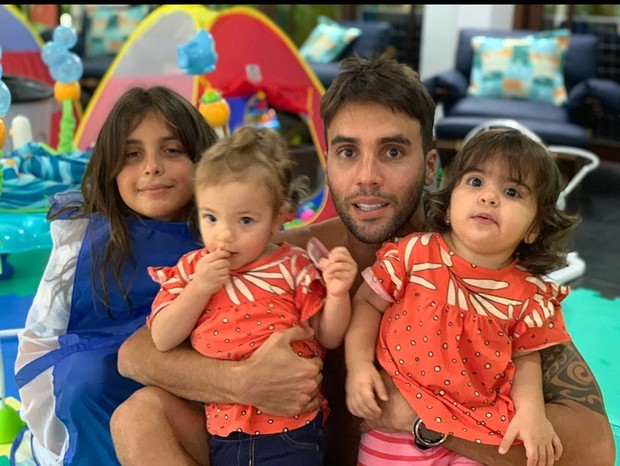 Daniel Cady com os filhos com Ivete Sangalo (Foto: Reprodução/Instagram)
