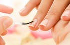 Aprenda a fazer as unhas em casa, treine e economize um tutu! (Shutterstock)