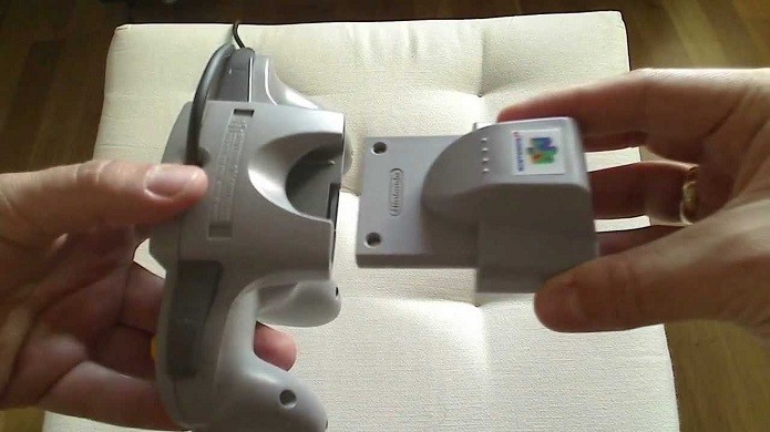 GoldenEye 007: Ideia quase incluiu a possibilidade de recarregar as armas tirando e colocando o Rumble Pak. (Foto: Reprodução/YouTube)