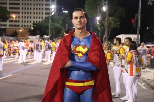 Paulo Dalagnoli vestido de super homem (Foto: Daniel Pinheiro/AgNews )
