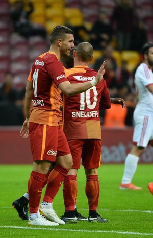 Podolski Galatasaray (Foto: Divulgação / Twitter)