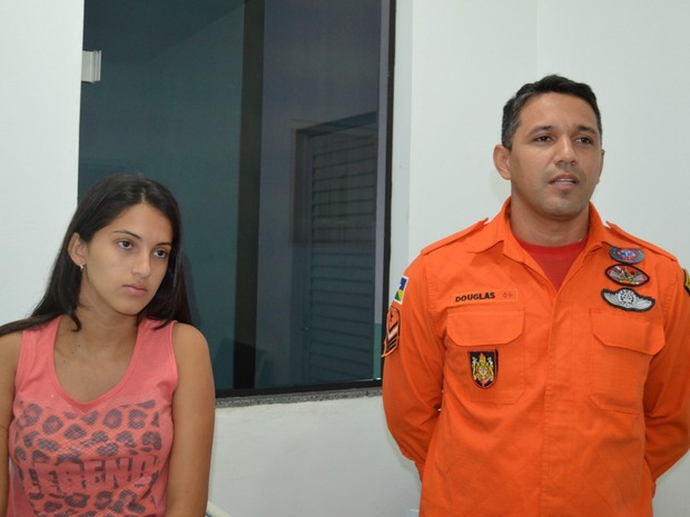 Bombeiro e Herika deram entrevista antes de criança falecer (Foto: Eliete Marques/ G1)