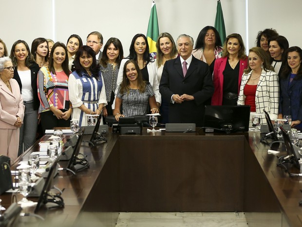 Michel Temer recebe parte da bancada feminina da Câmara em audiência no Palácio do Planalto (Foto: Marcelo Camargo/Agência Brasil)