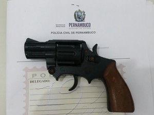 Arma de brinquedo utilizada para sequestro em Petrolina, PE (Foto: Divulgação / Polícia Civil de Pernambuco)