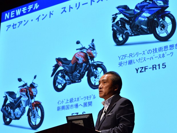 Presidente da Yamaha, Hiroyuki Yanagi, durante anuncio nesta quarta-feira (3), em Tóquio (Foto: YOSHIKAZU TSUNO / AFP)