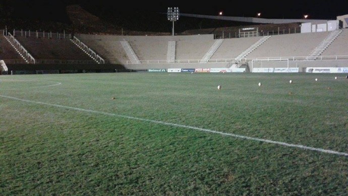 Estádio Soares de Azevedo Muriaé arquibancada (Foto: Raphael Lemos)