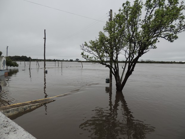 Chuva deixou pelo menos 25 famílias desalojadas em Jaguarão (Foto: Fernanda Cassel/Prefeitura de Jaguarão)