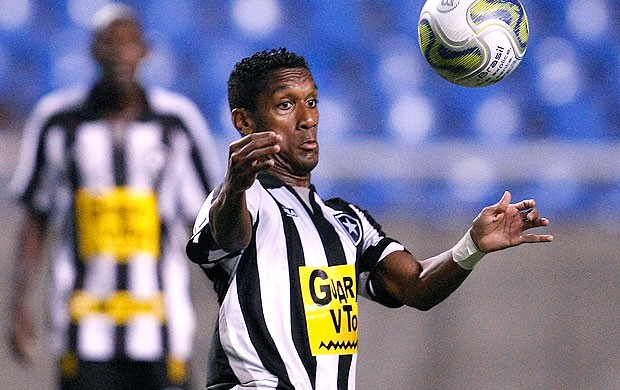 Bruno Tiago na partida do Botafogo (Foto: Ag. Estado) Bruno Tiago na partida do Botafogo (Foto: Ag. Estado)
