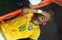 Neymar sofre pancada
e deixa jogo chorando (Reprodução/TV Globo)