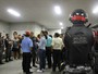 200 taxistas tentam invadir hospital atrás de suspeito de homicídio, no AM