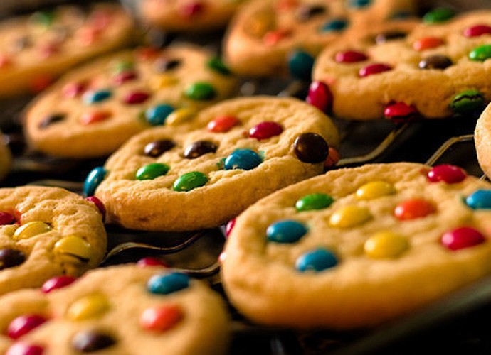 Aprenda a fazer cookies coloridos para o Dia dos Namorados (Foto: Divulgação)