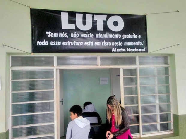 Faixas também foram espalhadas pela unidade de Epitácio (Foto: Osvaldo Bento/Debate Notícias/Cedida)