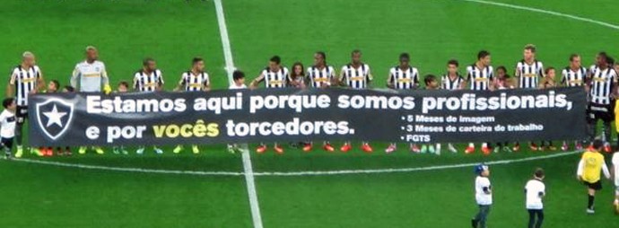 faixa protesto time Botafogo (Foto: Fred Huber) faixa protesto time Botafogo (Foto: Fred Huber)