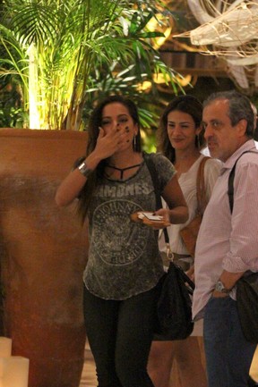 Anitta em shopping na Zona Oeste do Rio (Foto: Fábio Moreno/ Ag. News)