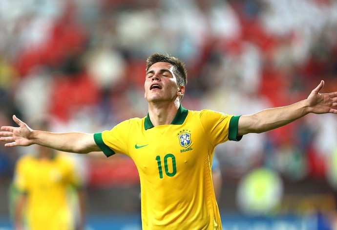 Nathan comemora gol do Brasil contra o Emirados Árabes  (Foto: Agência AFP)