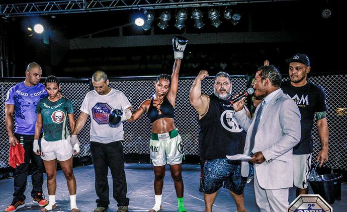 Rayane venceu a luta feminina de K-1 do Open Fight (Foto: Gustavo Teodoro) Rayane venceu a luta feminina de K-1 do Open Fight (Foto: Gustavo Teodoro)