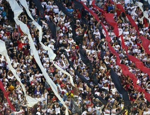 Torcida do São Paulo faz festa na Arena Barueri