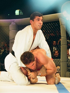 Royce Gracie Ken Shamrock UFC 1 (Foto: Arquivo Pessoal/Jose Fraguas)