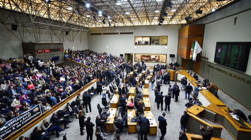 Maioria dos vereadores de Porto Alegre votaram pela retirada do projeto da votação (Foto: Leonardo Contursi/CMPA/Divulgação)