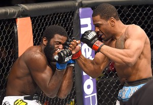 Ron Stallings x Justin Jones UFC Fight Night  (Foto: Josh Hedges / Getty Images)