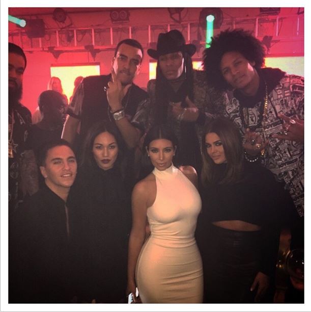 Kim Kardashian com amigos (Foto: Instagram)