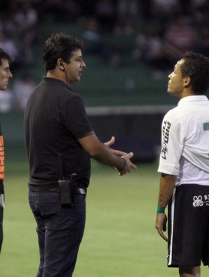 Marquinhos Santos conversa com o Rafinha durante a vitória do Coritiba sobre o Toledo (Foto: Divulgação / Site oficial do Coritiba)