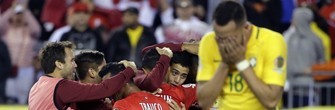 Gol de mão do Peru tira o Brasil da Copa América; Dunga critica árbitro (AP)