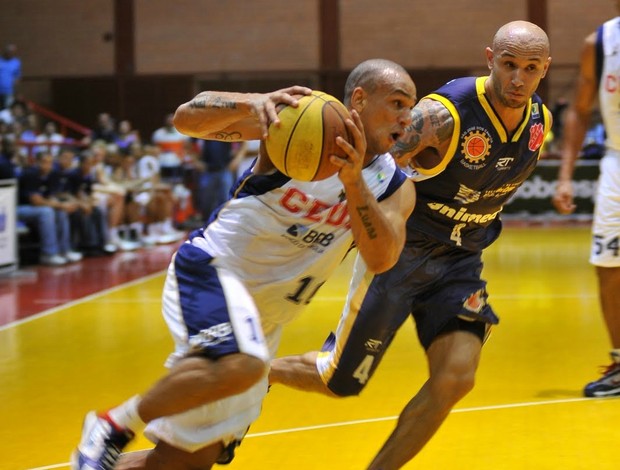 Alex Brasília São José NBB basquete (Foto: Brito Júnior/Divulgação) Alex Brasília São José NBB basquete (Foto: Brito Júnior/Divulgação)