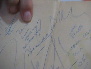 autografo Alexandre - goleiro do São Paulo 1992 (Foto: Rafaela Gonçalves / GLOBOESPORTE.COM)