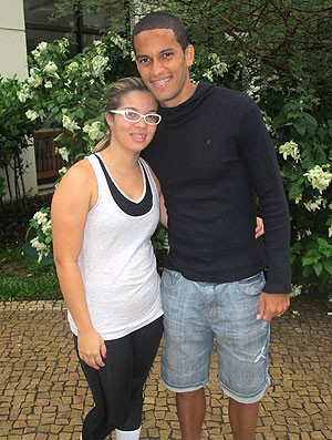 Romulo do Vasco e a esposa Jessika (Foto: Thiago Fernandes / Globoesporte.com)