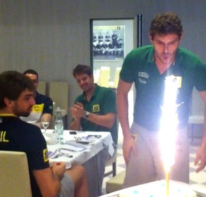 Bruninho comemoração aniversário bolo (Foto: Reprodução / Instagram)